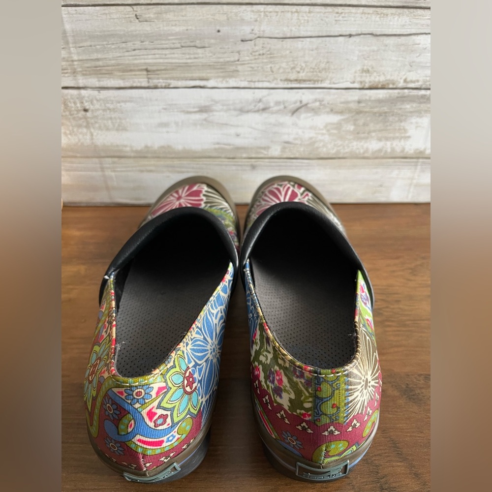 Floral Patterned Women's Shoes - Picture 6 of 8